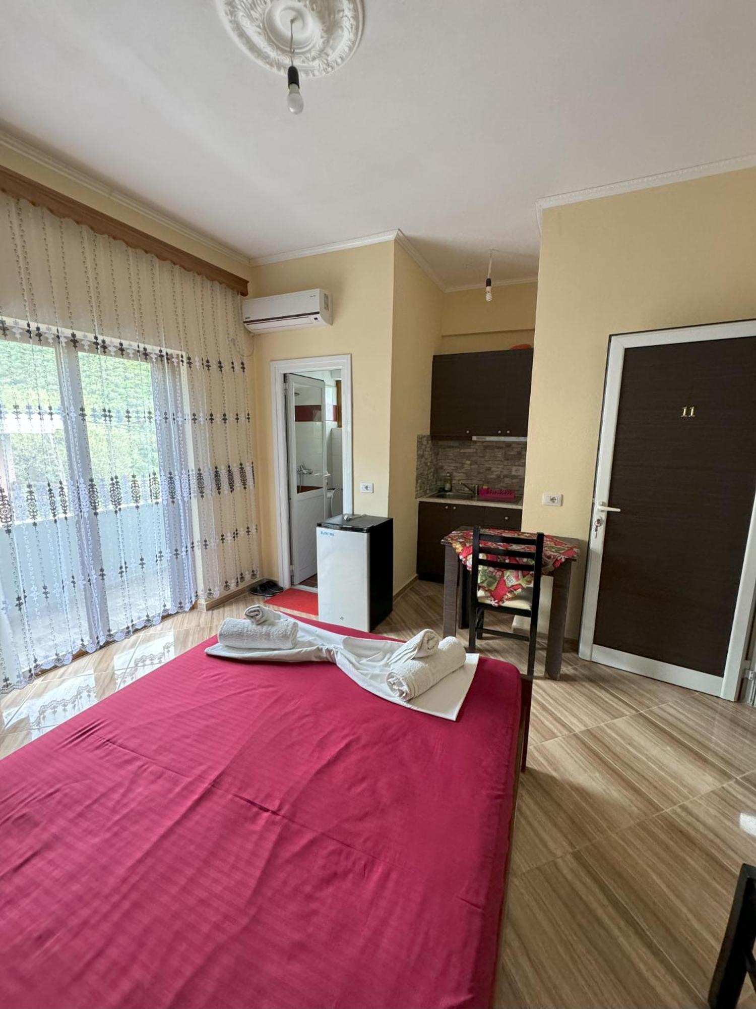 Adrian Agustin Rooms Lukovë Dış mekan fotoğraf