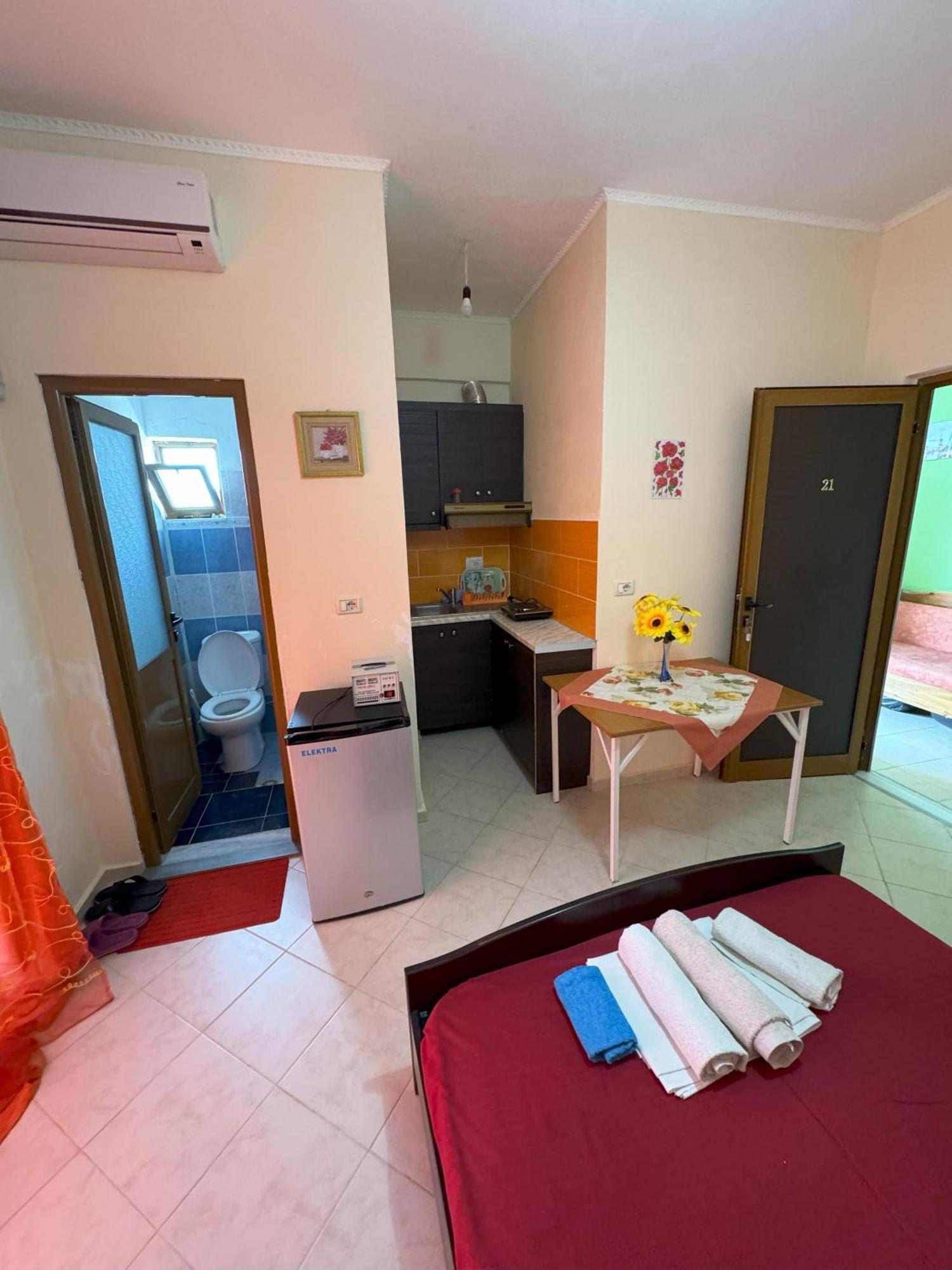 Adrian Agustin Rooms Lukovë Dış mekan fotoğraf