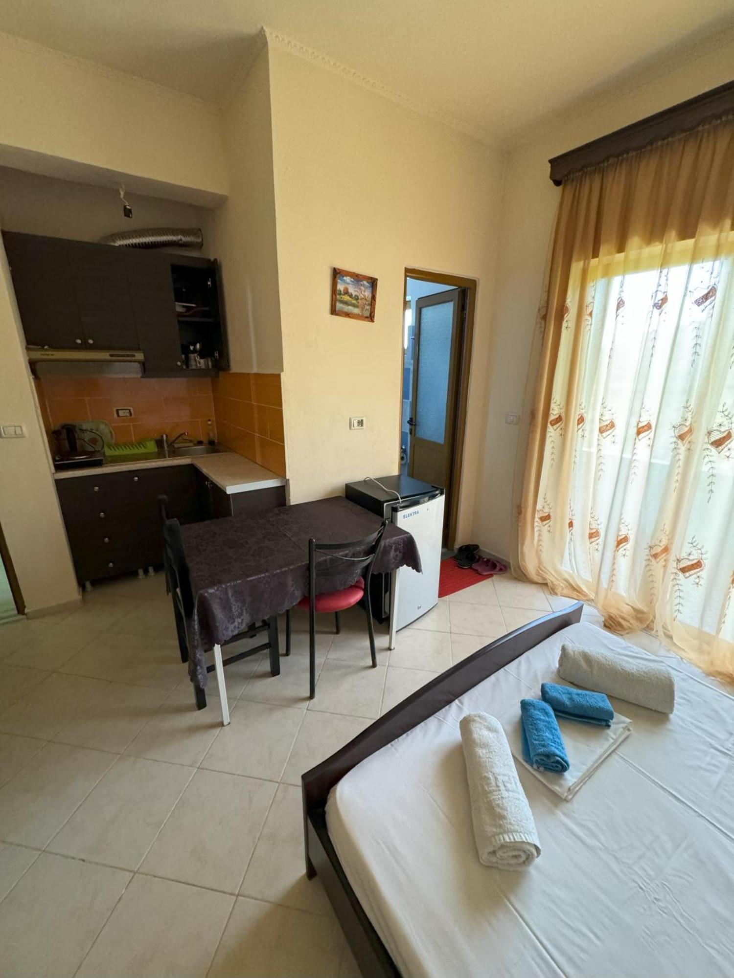 Adrian Agustin Rooms Lukovë Dış mekan fotoğraf