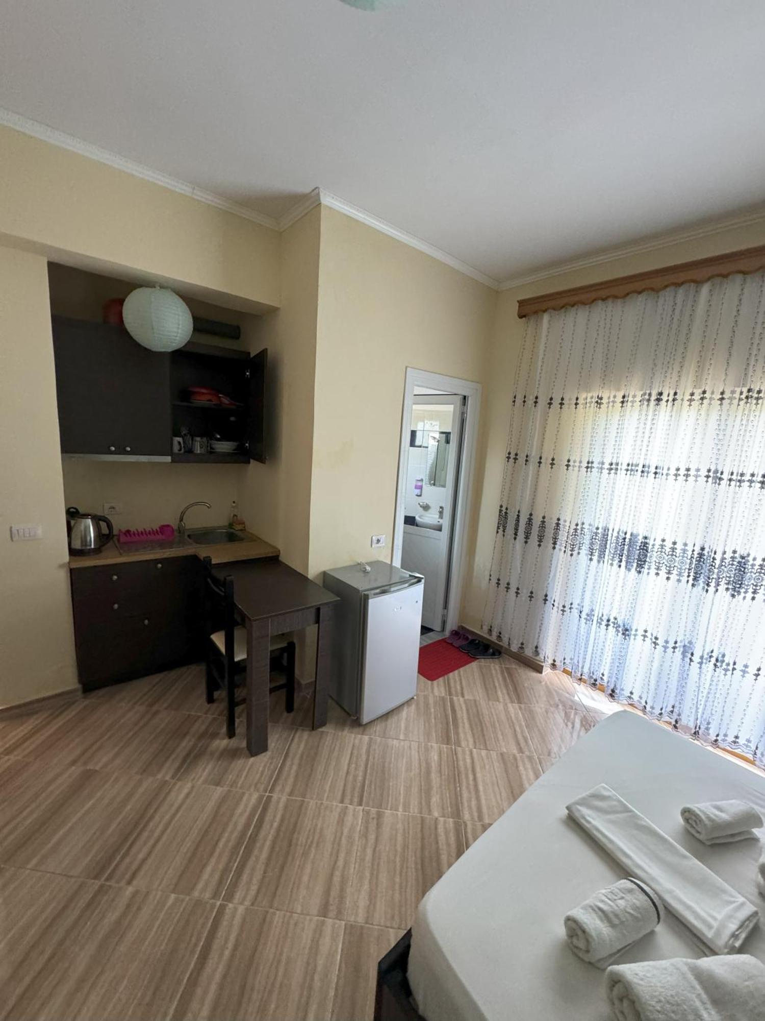 Adrian Agustin Rooms Lukovë Dış mekan fotoğraf